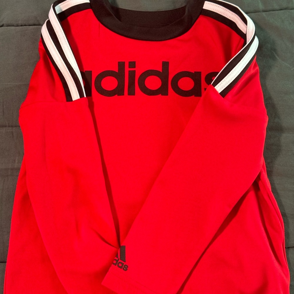 Adidas jersey shirt. No flaws, excellent condition.